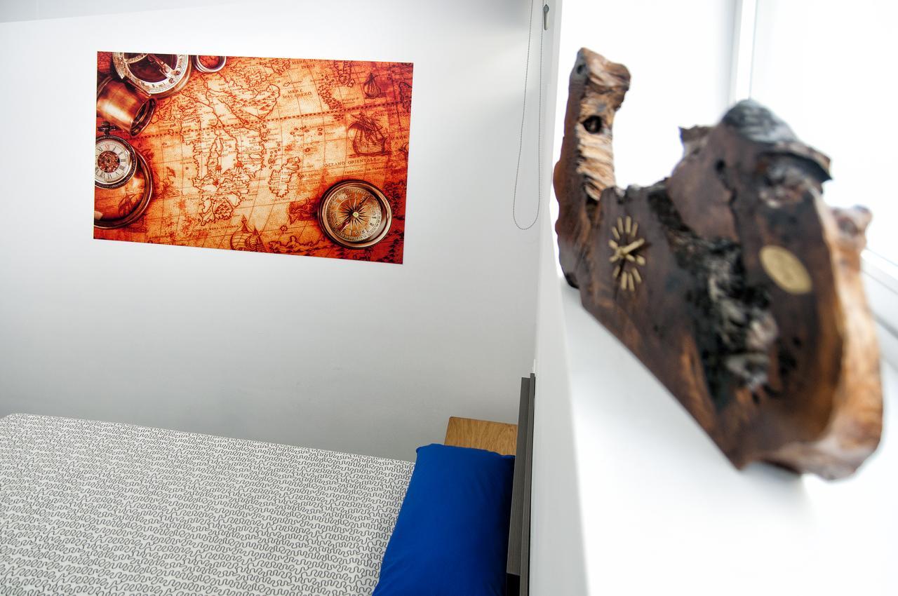 Single Bed Mixed Dormitory Room