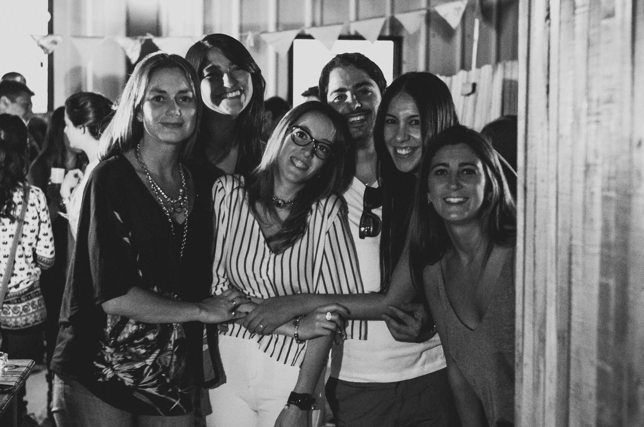 Cama en habitación compartida femenina de 6 camas