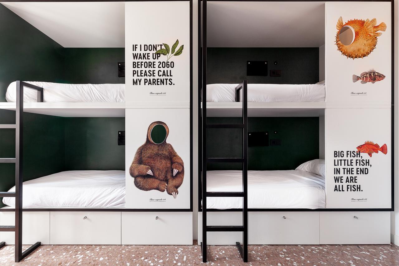 Bed in 8-Bed Mixed Dormitory Room with Bathroom