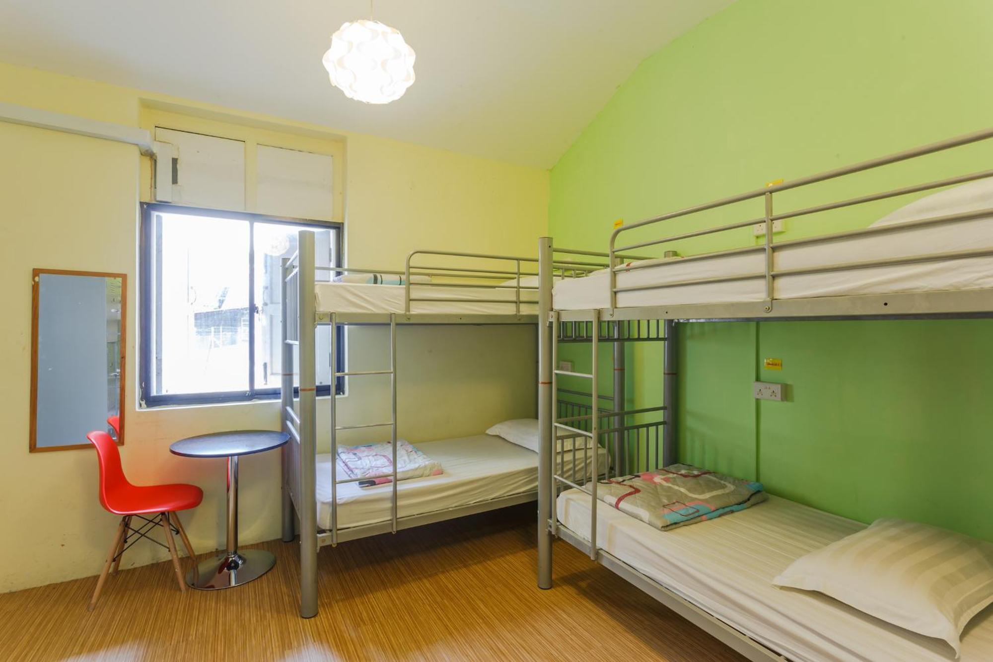 Chambre Familiale avec Salle de Bains Commune (8 Lits)