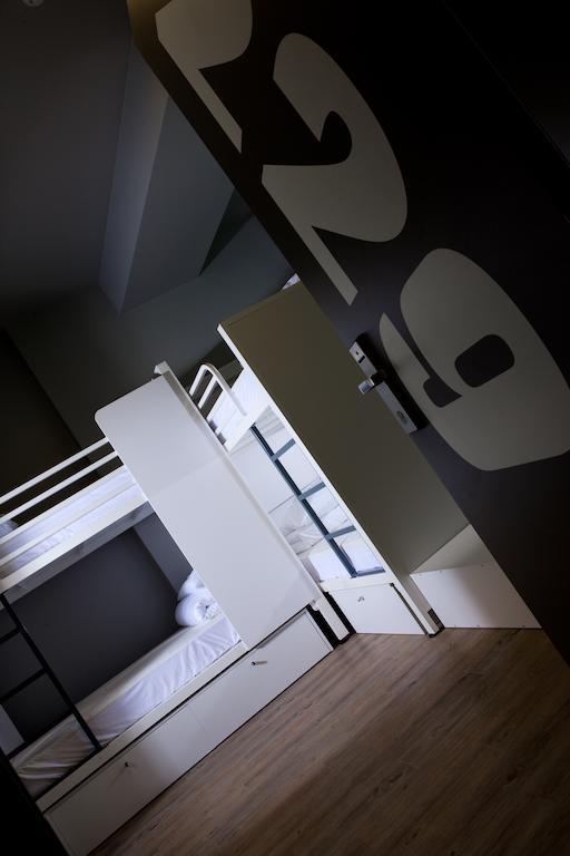 Posto Letto in Dormitorio con 4 Letti