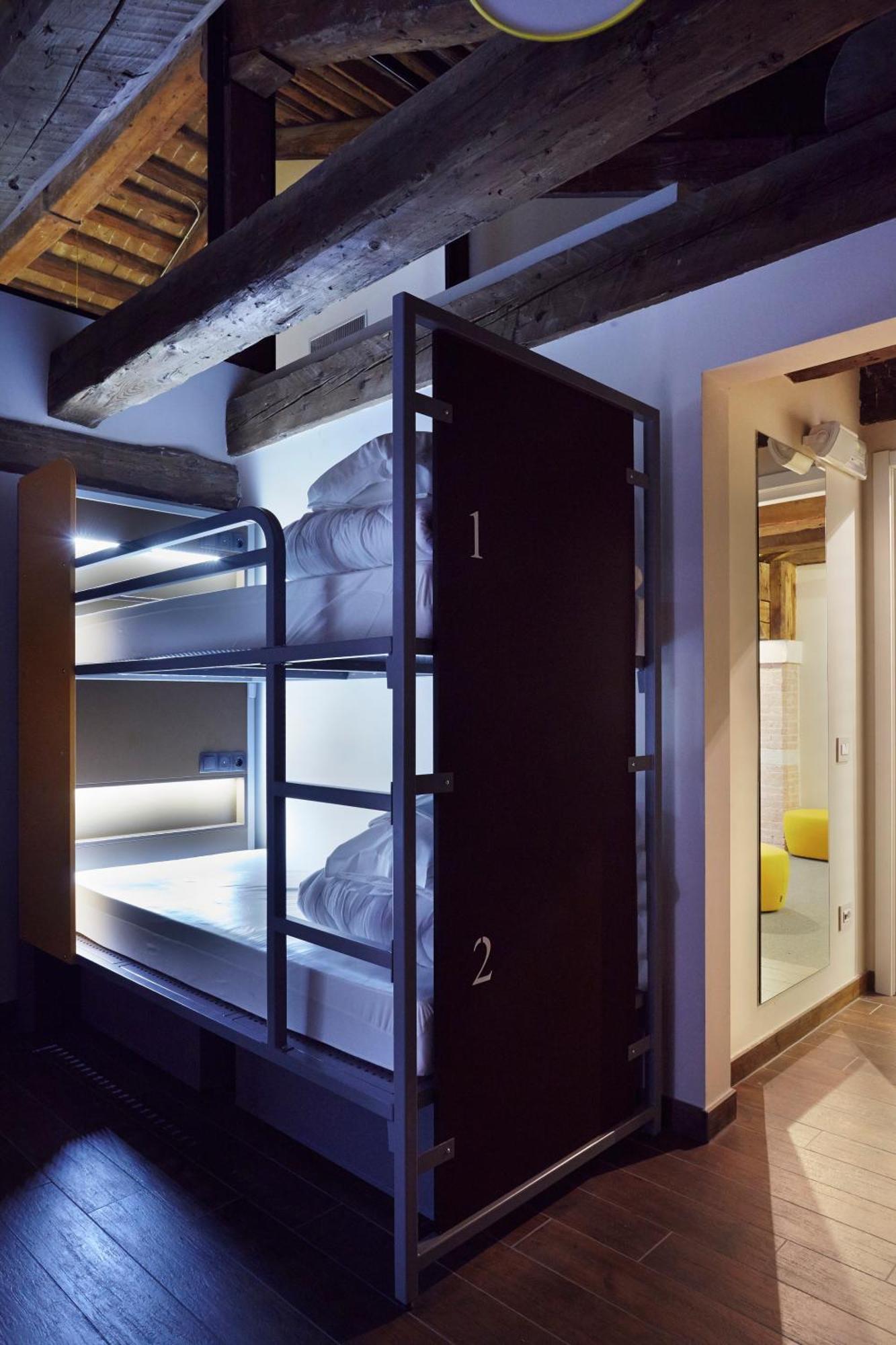 Bett im Schlafsaal mit 7 Betten – Gemeinschaftsbad