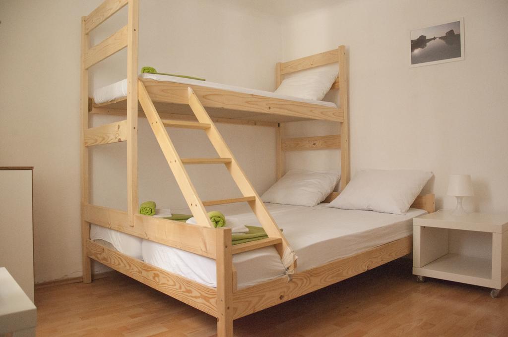 Basic Dreibettzimmer mit Gemeinschaftsbad