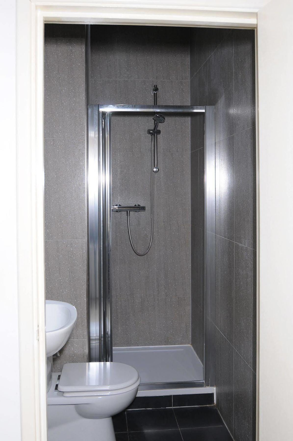 Quadruple Room Shower