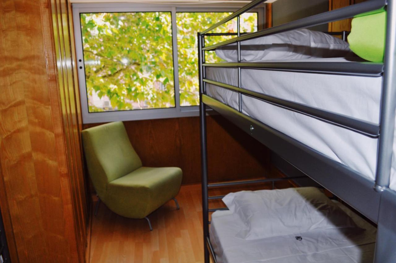 Bed 6-Bed Female Dormitory Room,695846664:JPEG