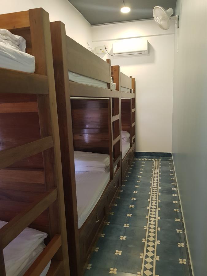 Bed 6-Bed Female Dormitory Room,695792760:JPEG
