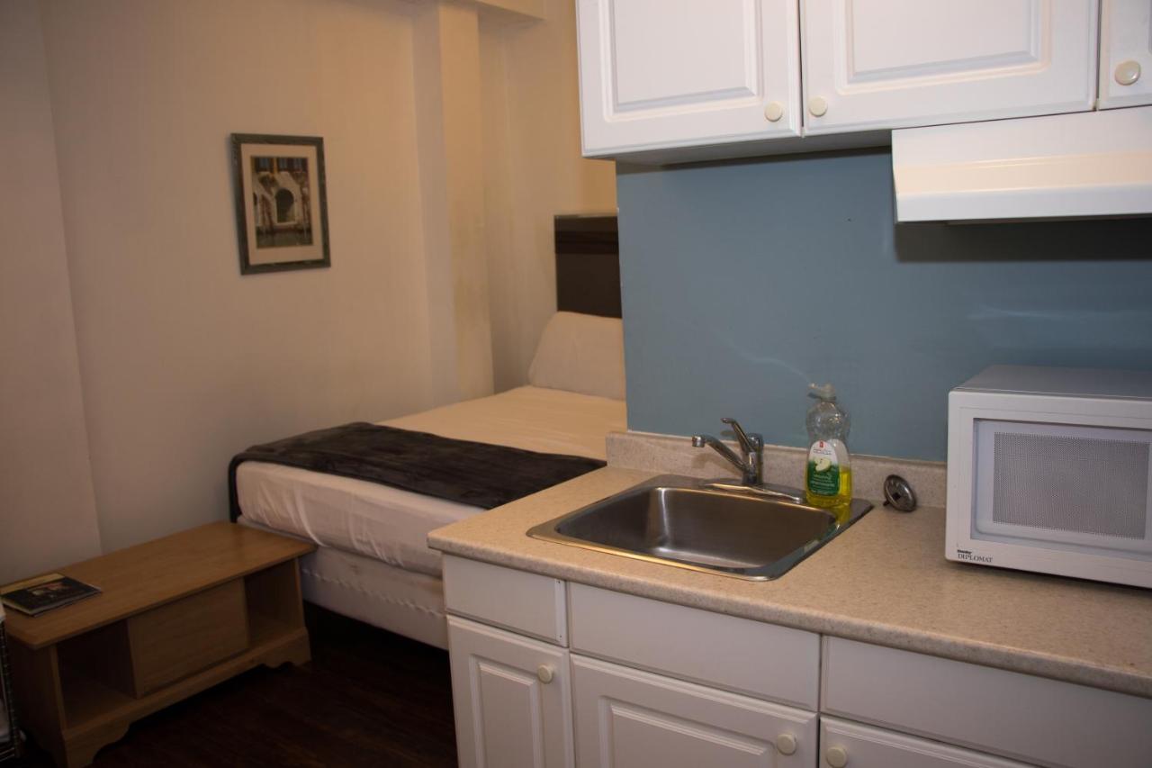 Deluxe Queen Suite