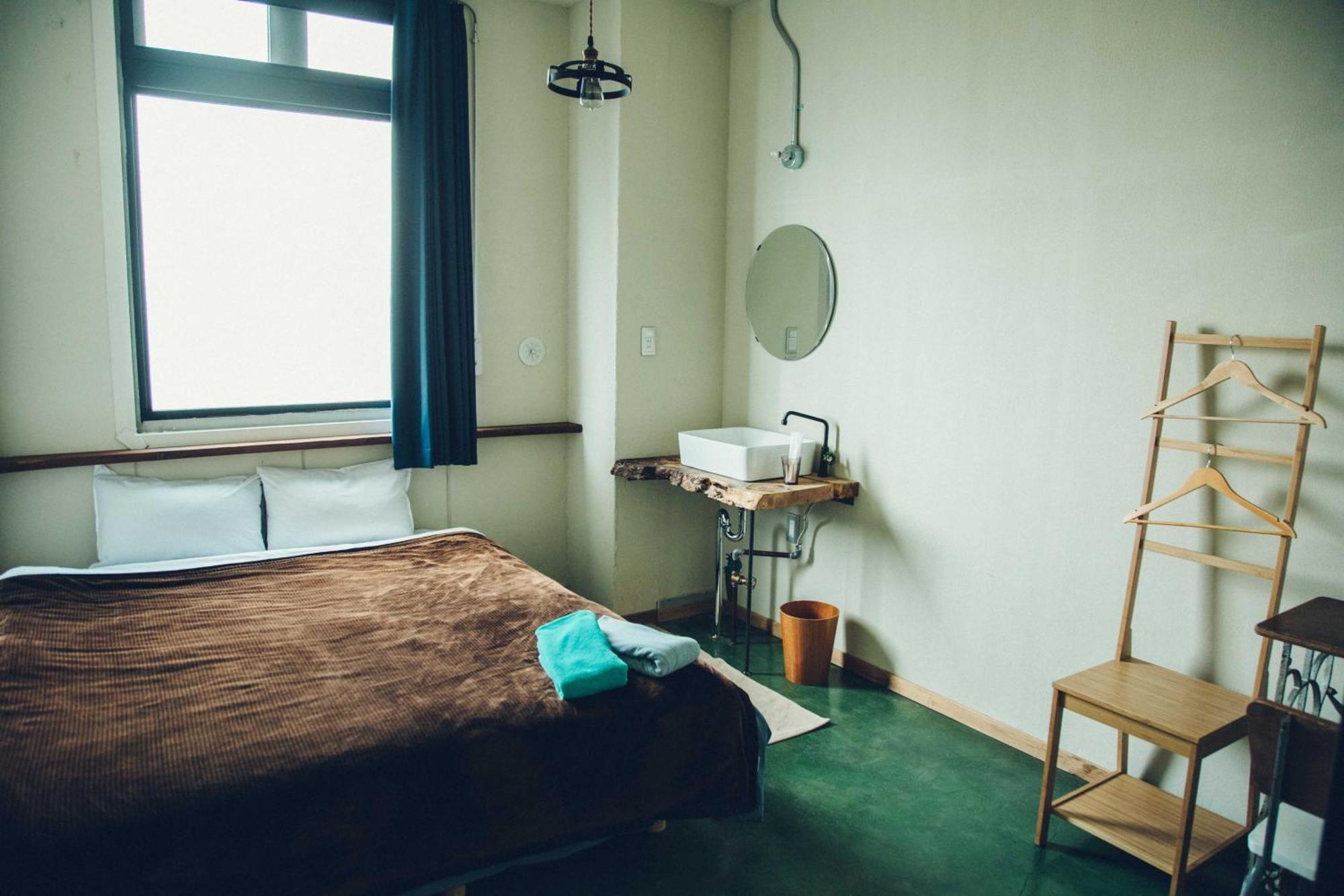 Double Room One Queen Bed