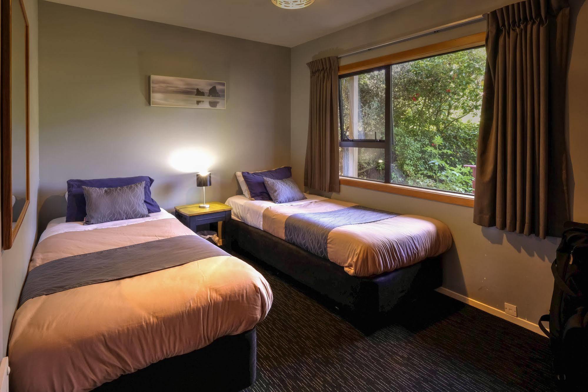 Standard Twin Room with Shared Bathroom (A)