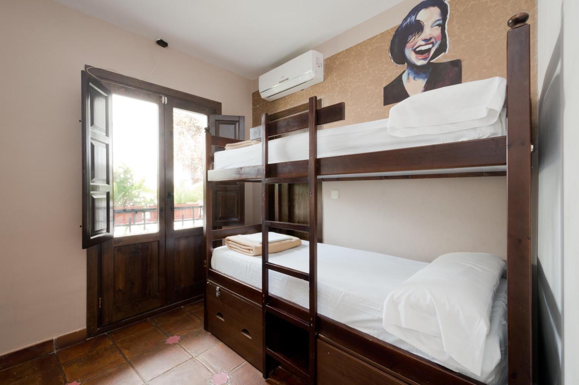 Bed in 4-Bed Mixed Dormitory Room