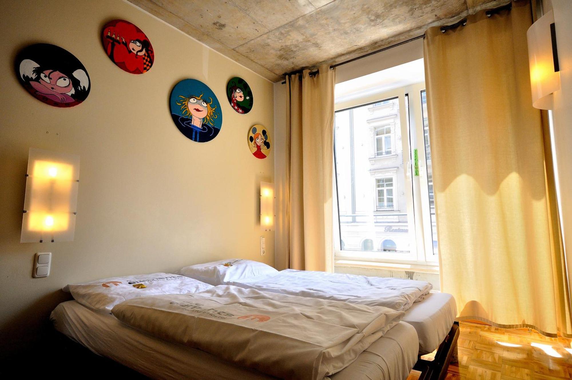 Single Room,779104896:JPEG