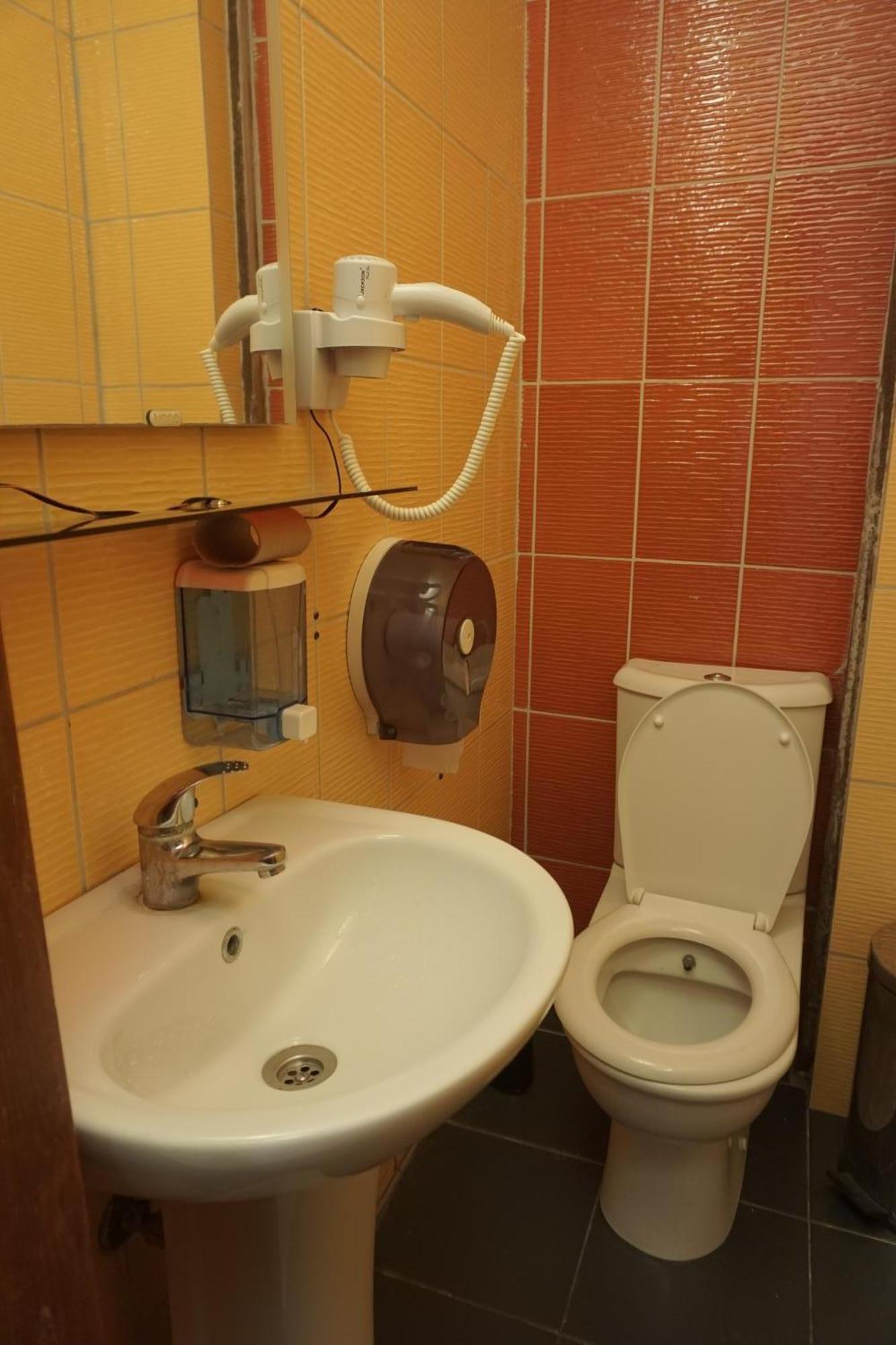 Zweibettzimmer mit Gemeinschaftsbad