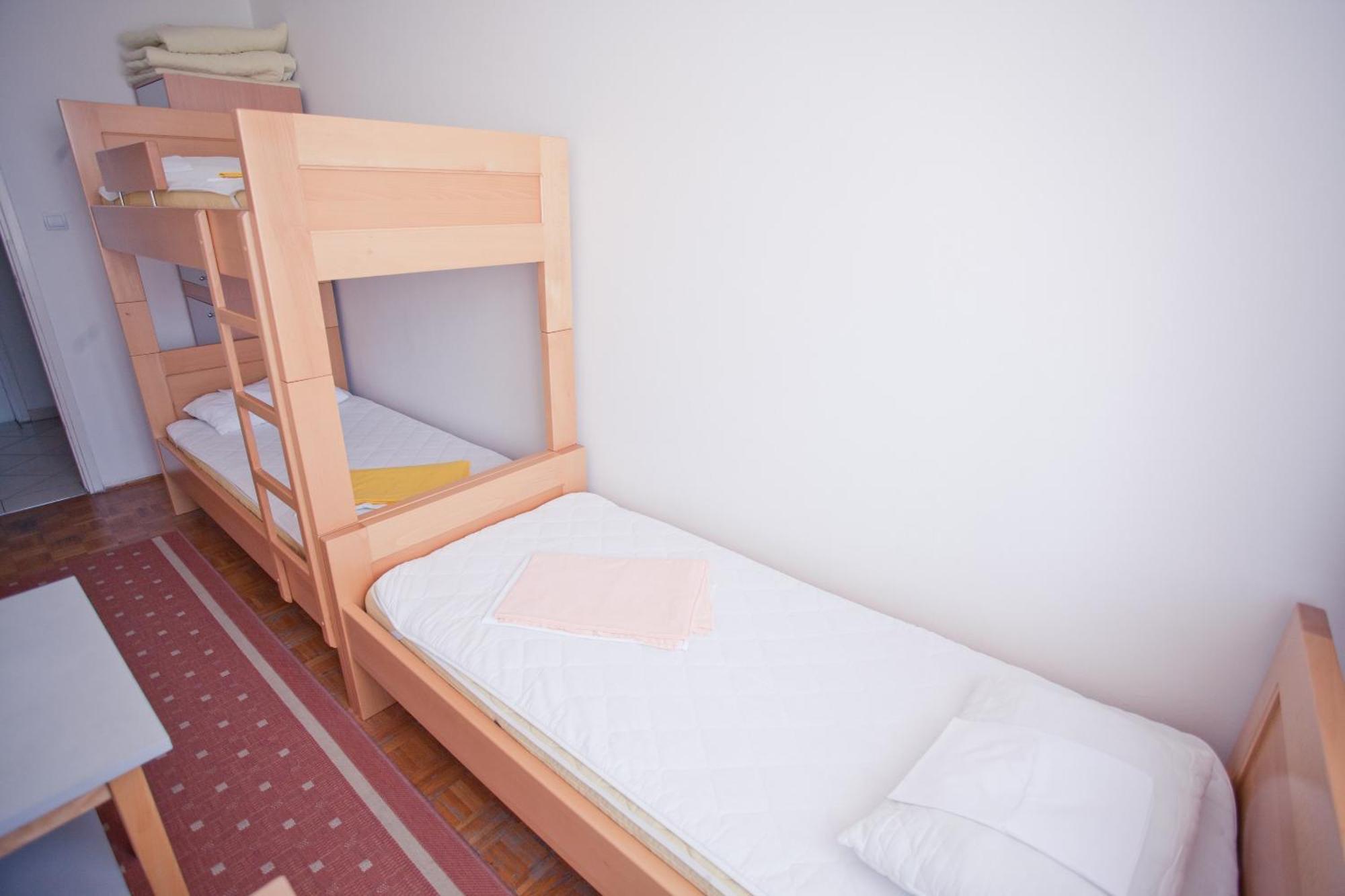 Einzelbett im Schlafsaal mit 6 Betten