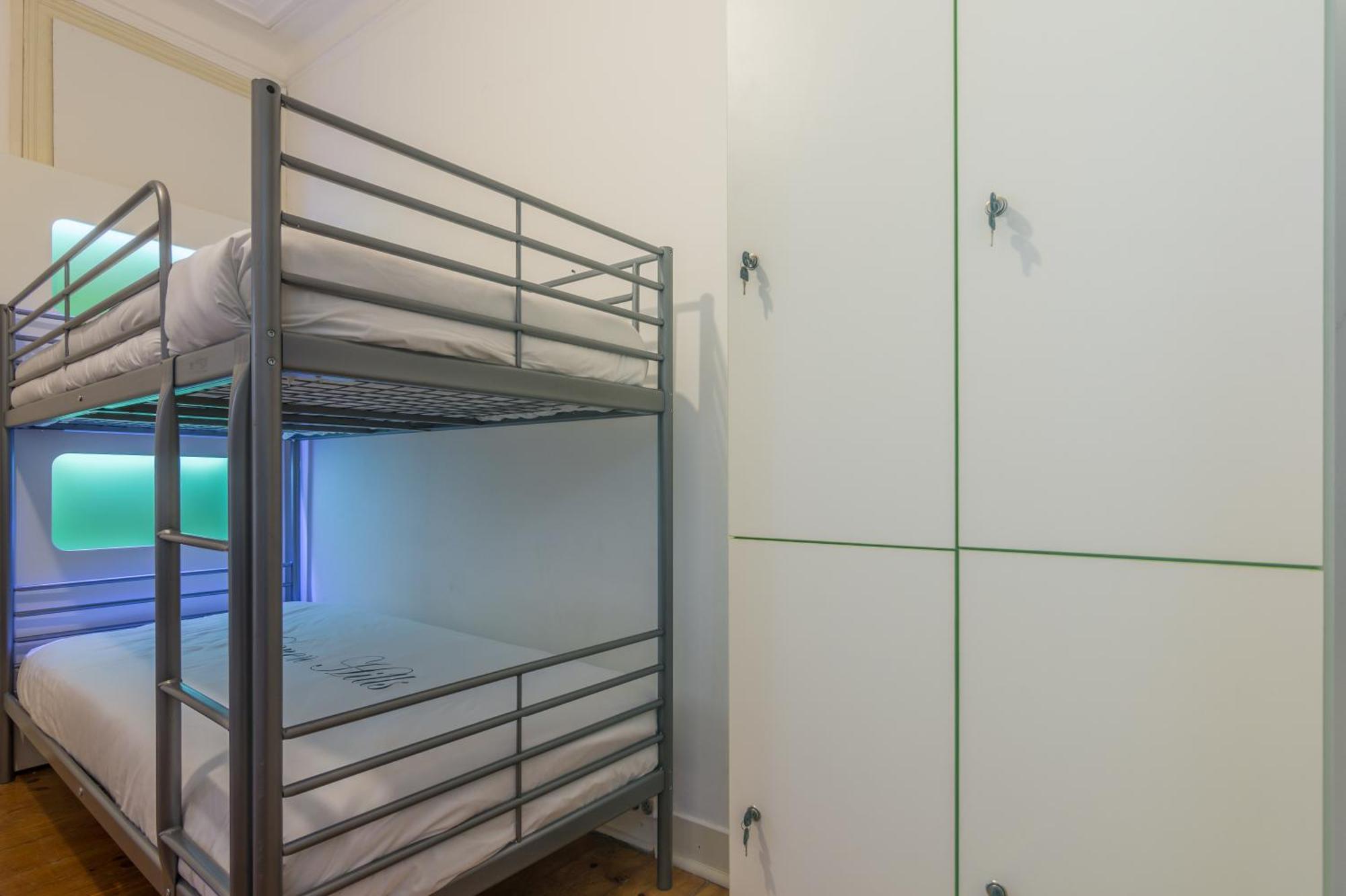Bed 6-Bed Mixed Dormitory Room,711680518:JPEG