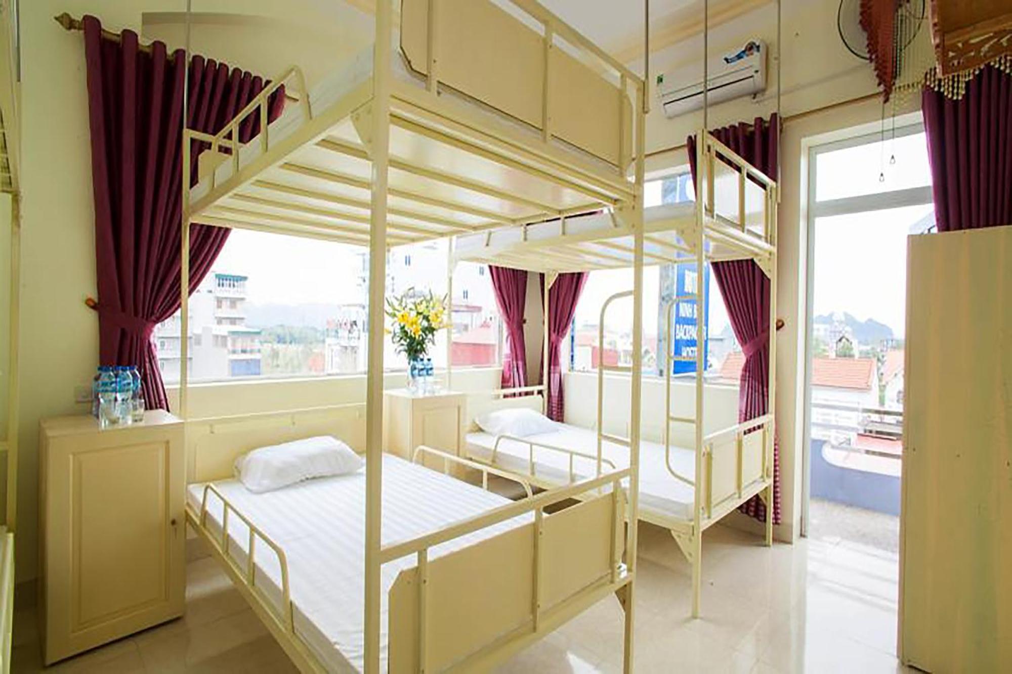 Single Bed in Mixed Dormitory Room