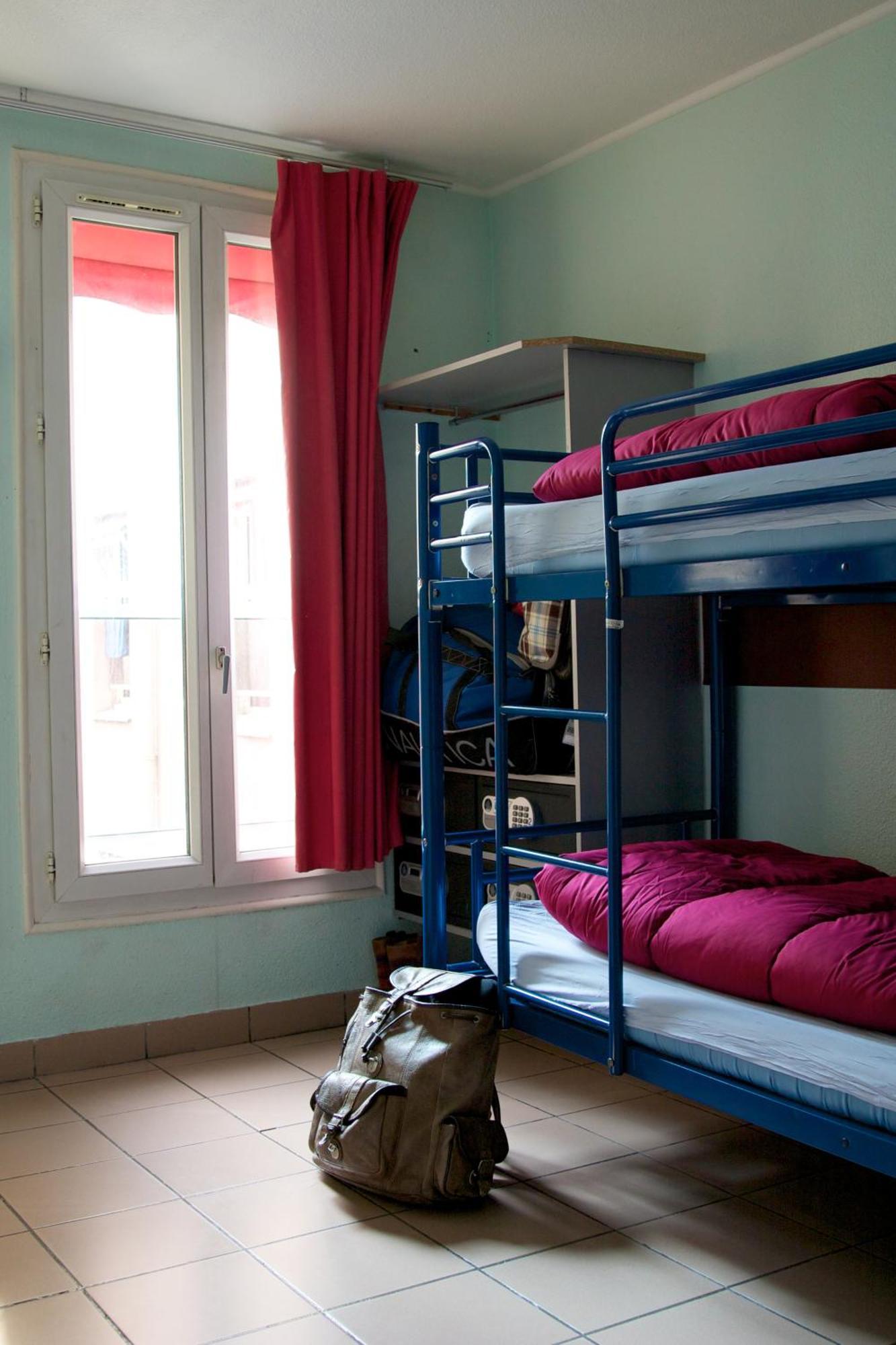 Bed in 2 mixed dorm with shared bathroom