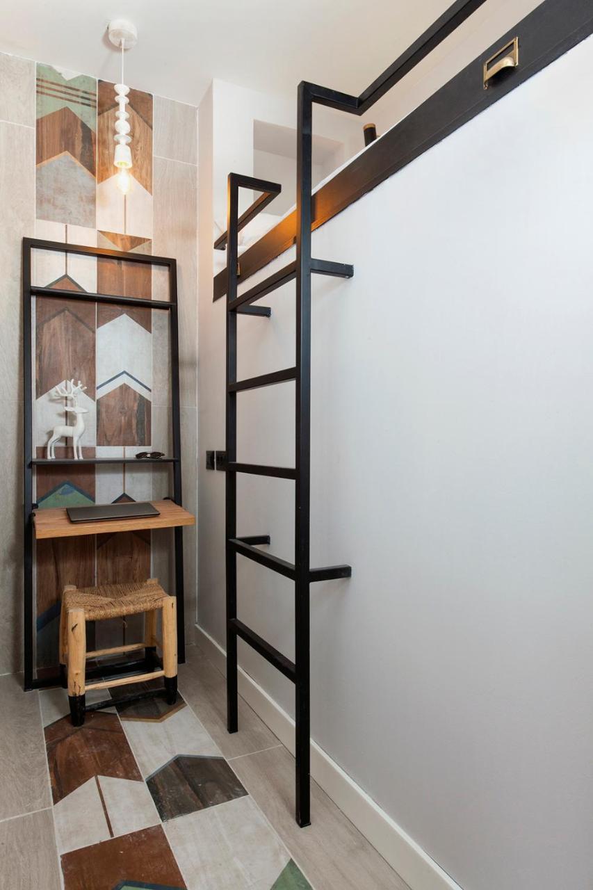 Single Capsule Room
