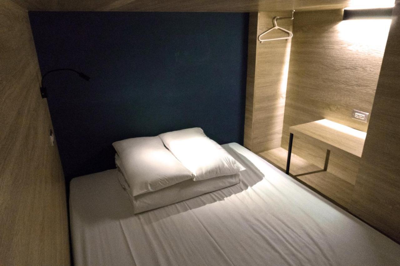 Single Bed Mixed Dormitory Room,727791781:JPEG