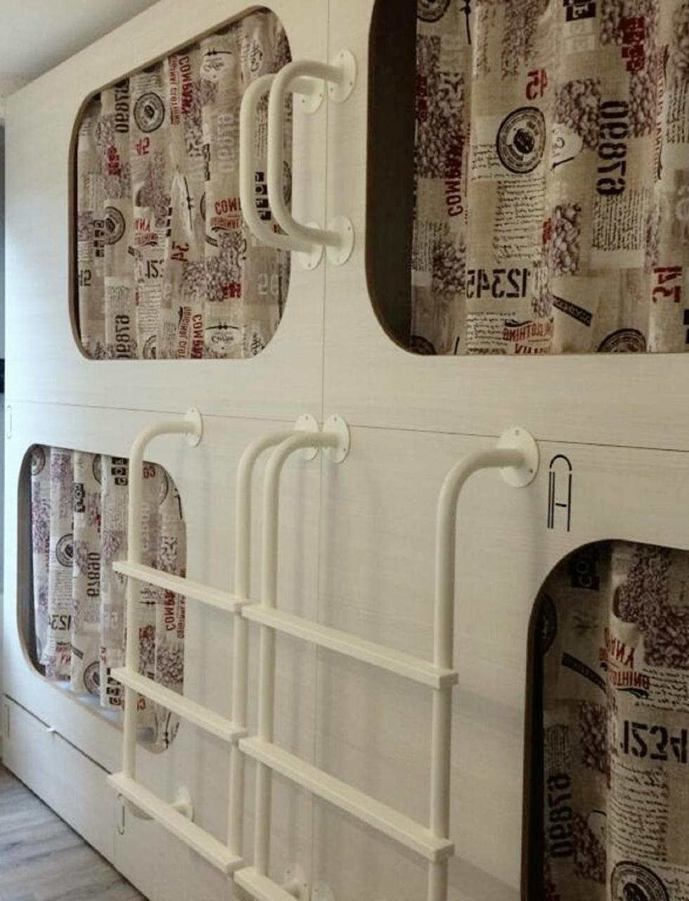 Litera en habitación compartida femenina de 4 camas