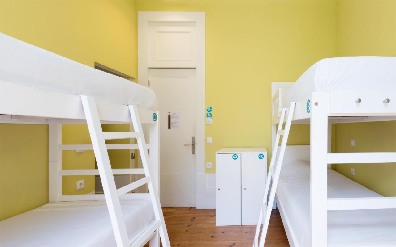Cama en habitación femenina compartida de 4 camas