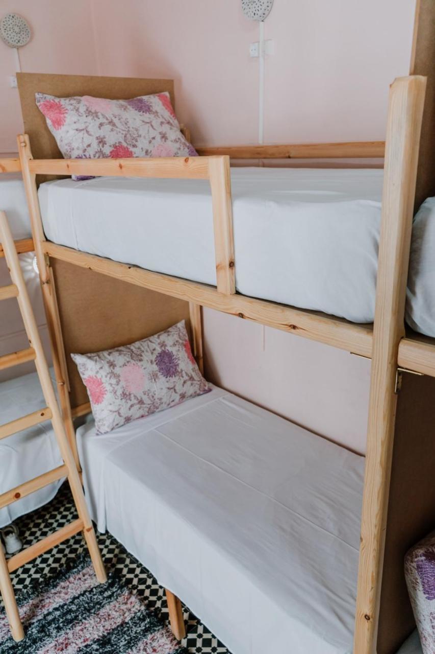 Lit dans Dortoir pour Femmes de 6 Lits