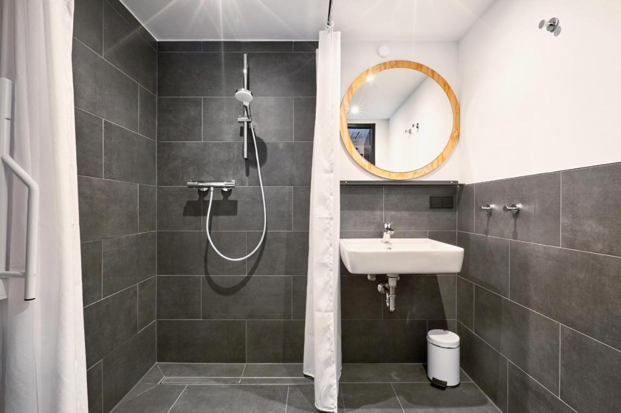 Kamer met tien bedden en eigen badkamer.