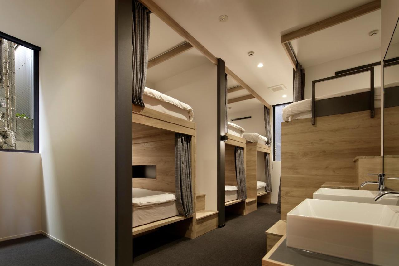 Letto a Castello in Dormitorio Femminile (10 Adulti)
