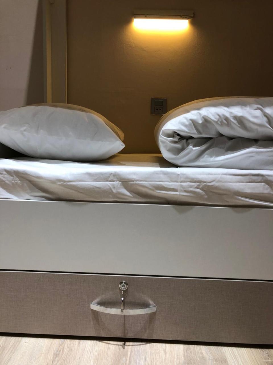 Bunk Bed in 10-Bed Mixed Dormitory Room with Balcony,756895243:JPEG