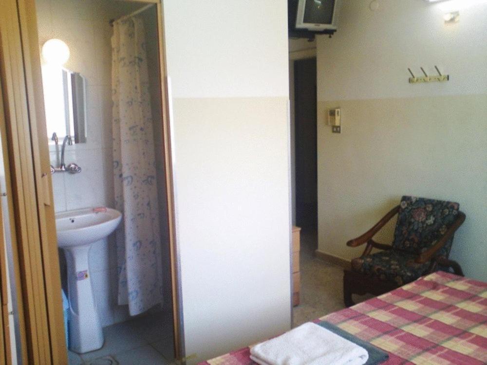 Double Room Bathroom