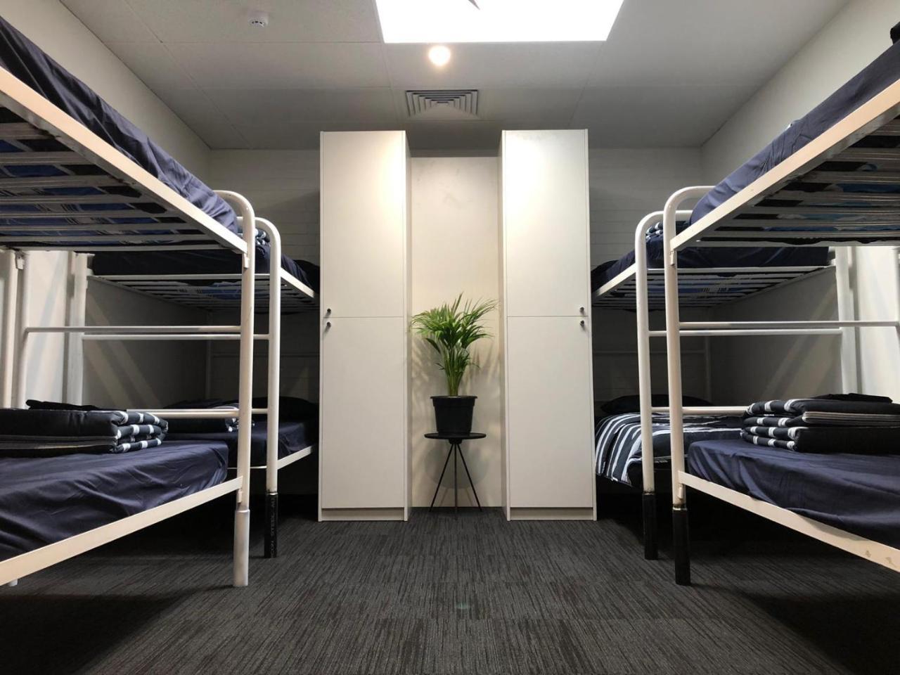Dormitorio Misto con 8 Letti