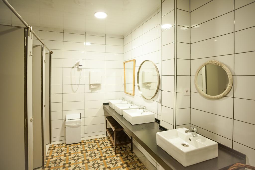 Posto Letto in Dormitorio Misto con 6 Letti
