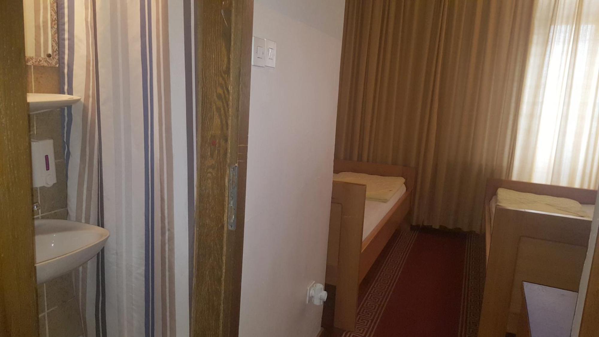Zweibettzimmer mit eigenem Bad