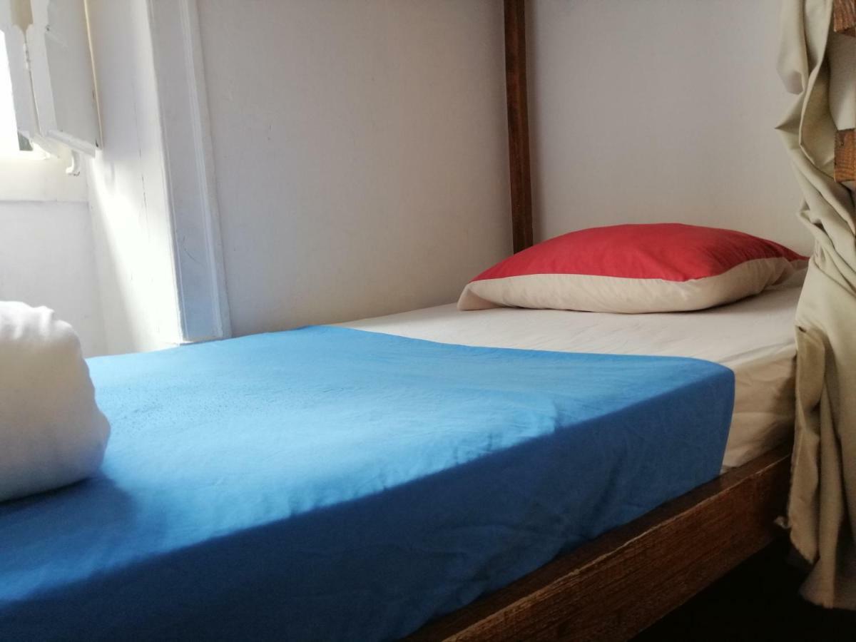 Cama en habitación compartida de 8 camas