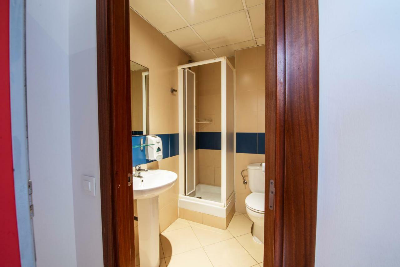 Bed 12-Bed Mixed Dorm Ensuite