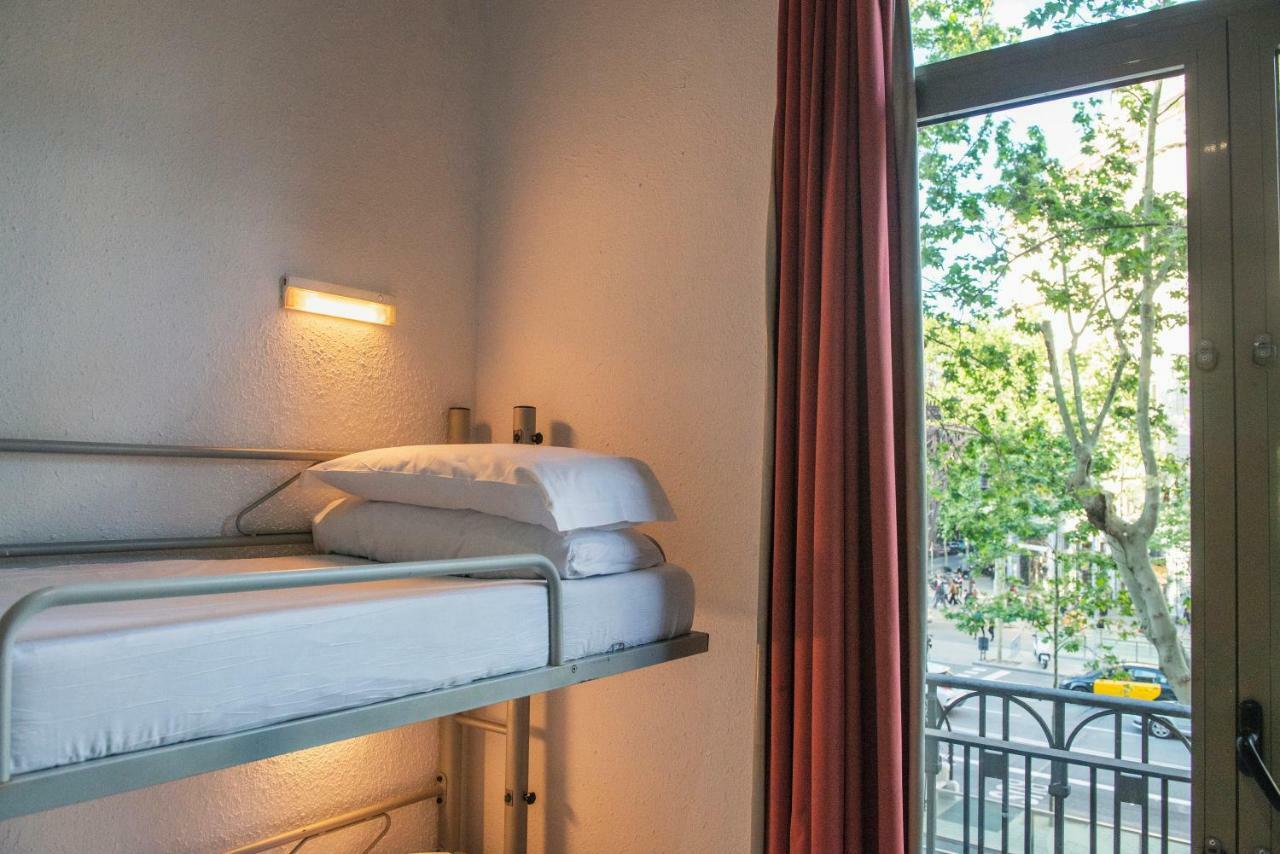 Bed 8-Bed Mixed Dorm Ensuite