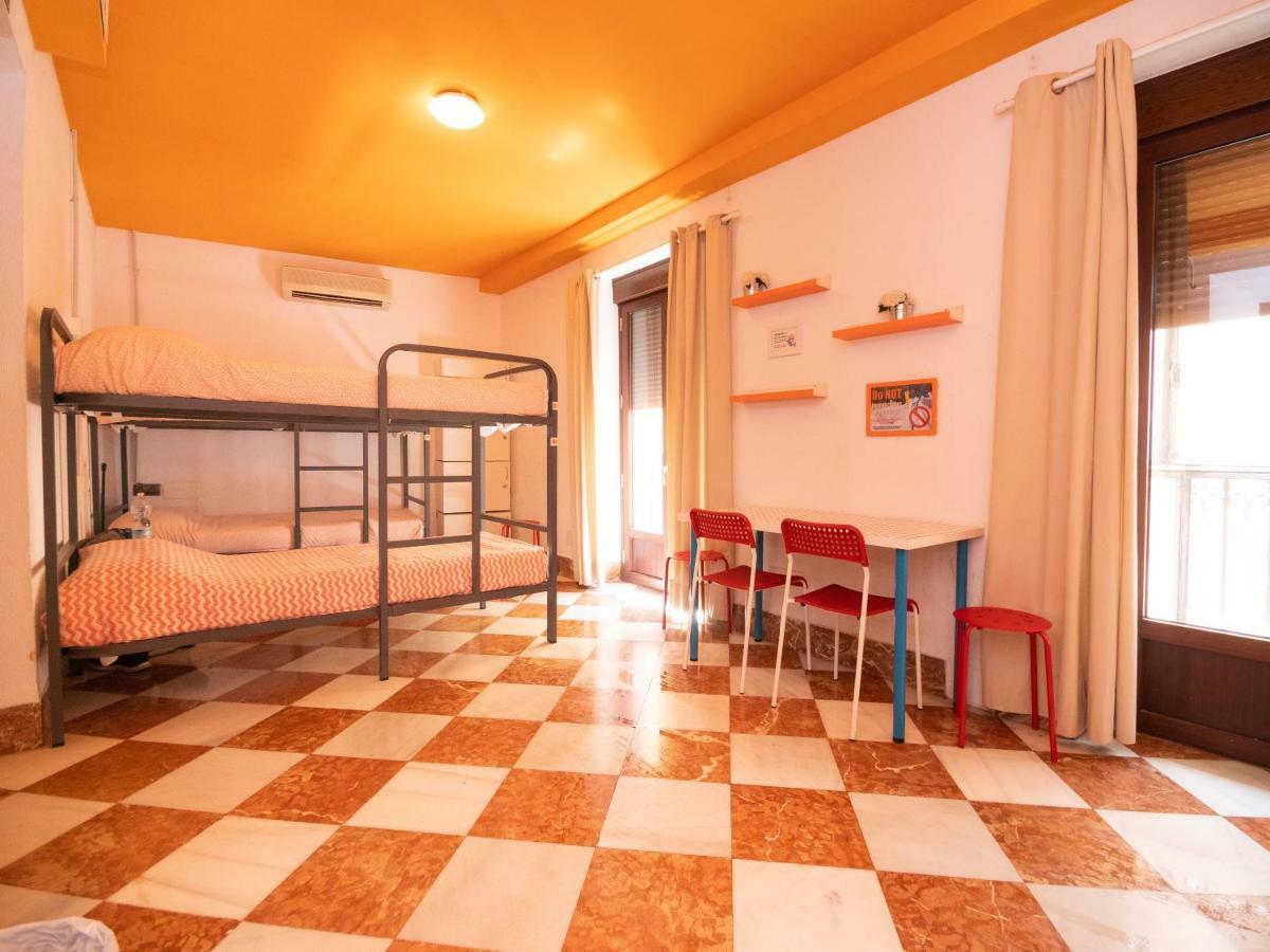 Posto Letto in Dormitorio Misto con 10 Letti