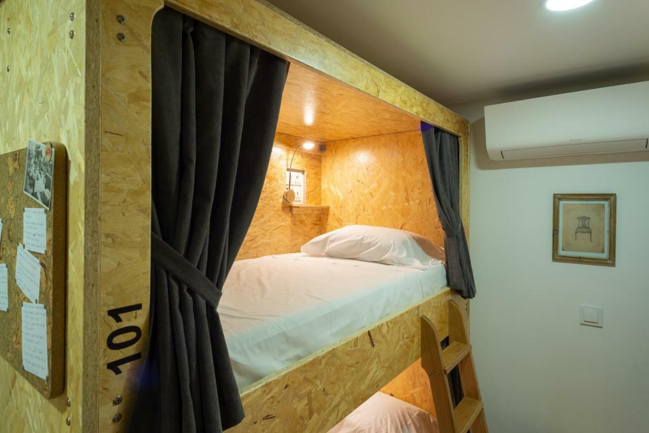 Single Bed Mixed Dormitory Room