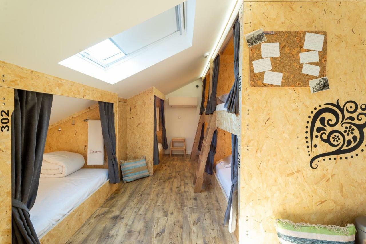 Single Bed Mixed Dormitory Room