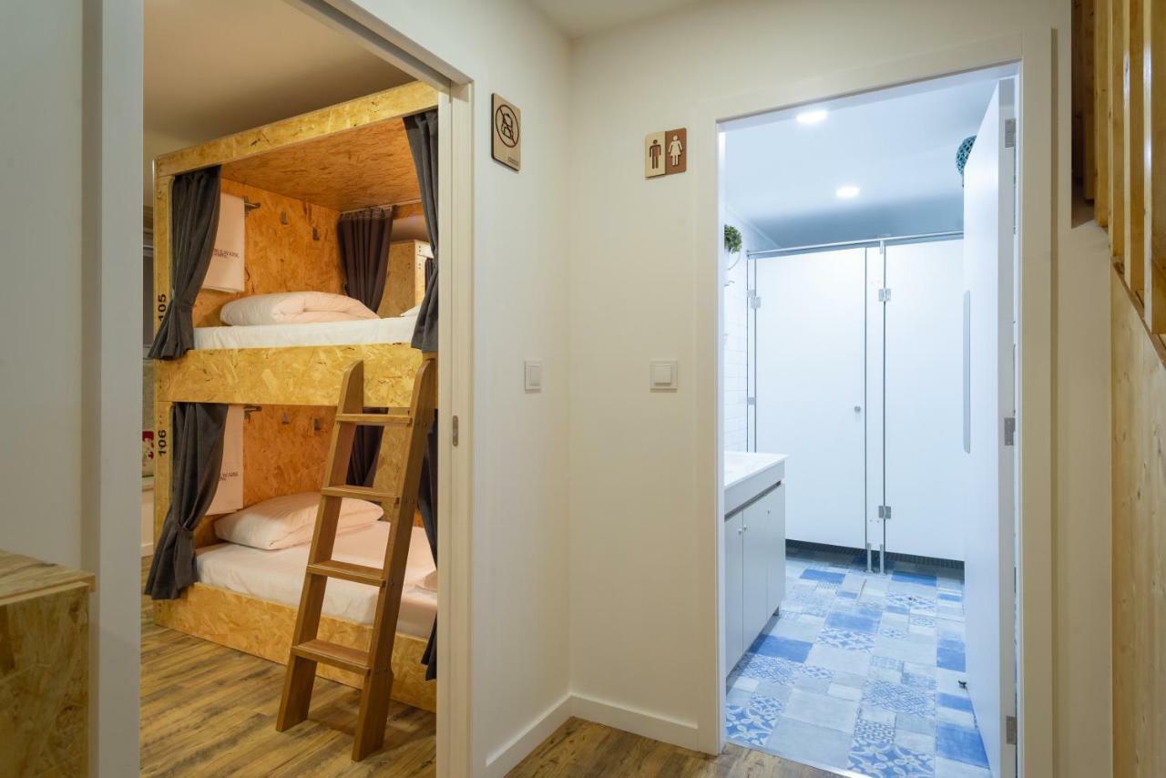 Single Bed Mixed Dormitory Room
