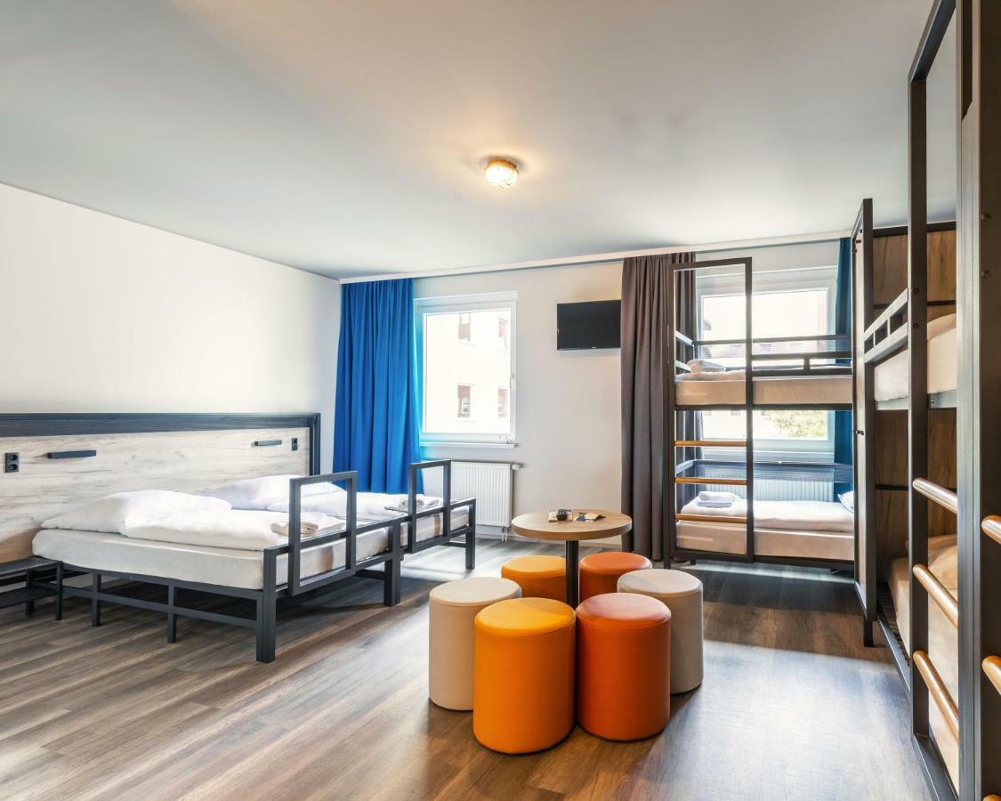 Camera con 8 Posti Letto