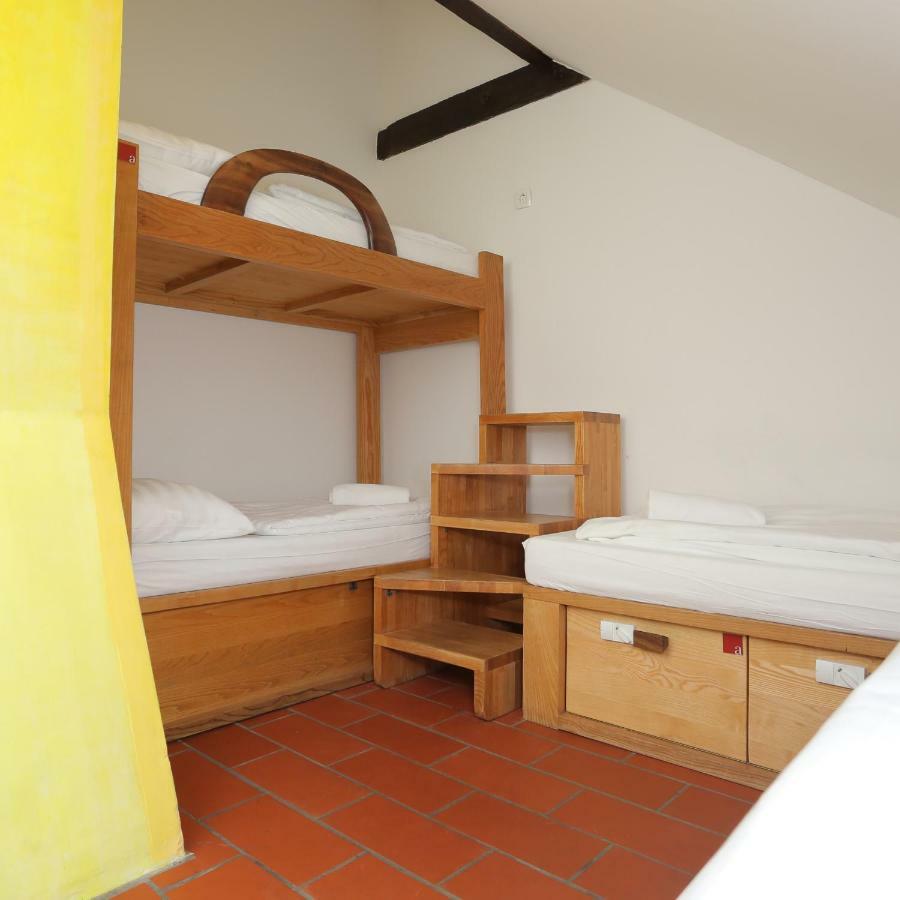 Lit Simple dans Dortoir de 4 Lits