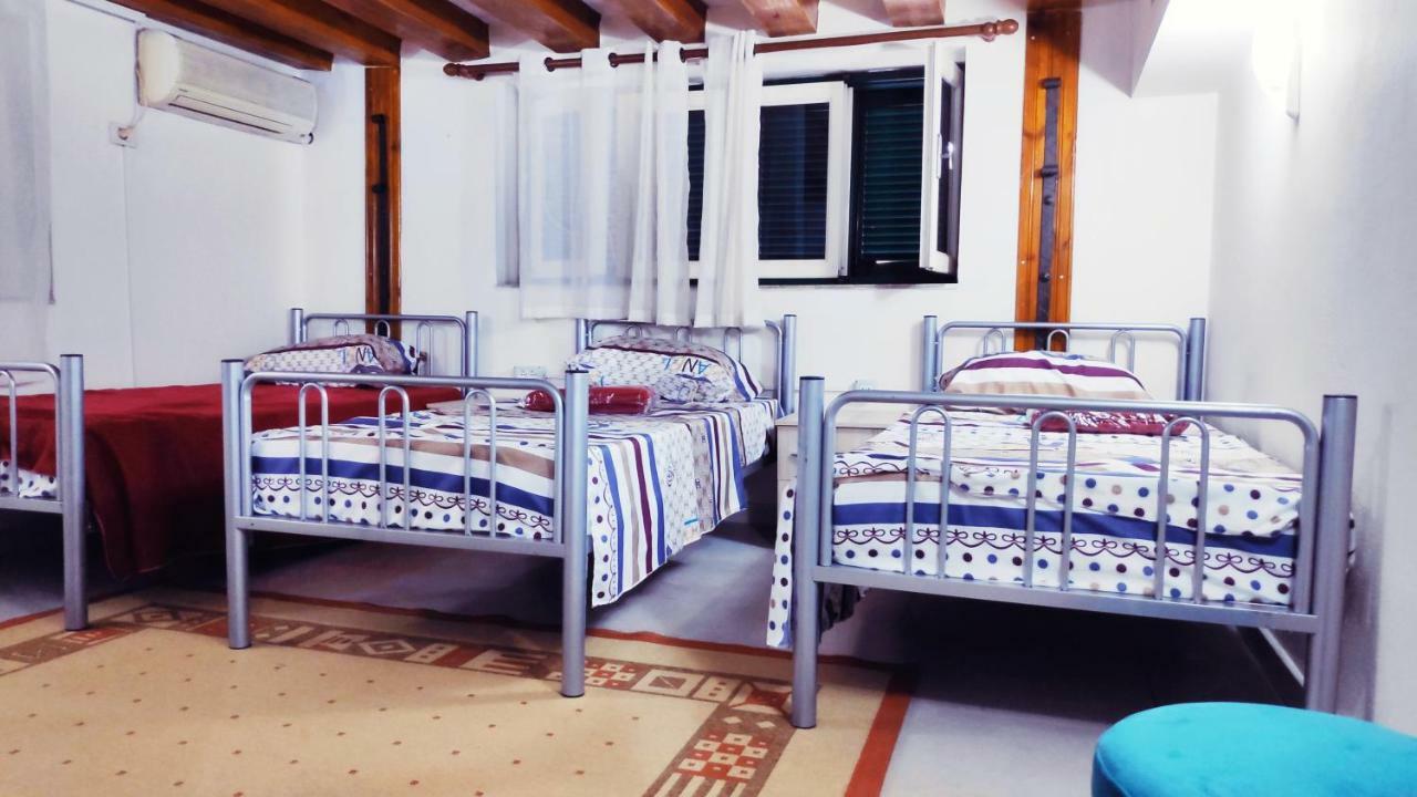 Single Bed in Mixed Dormitory Room