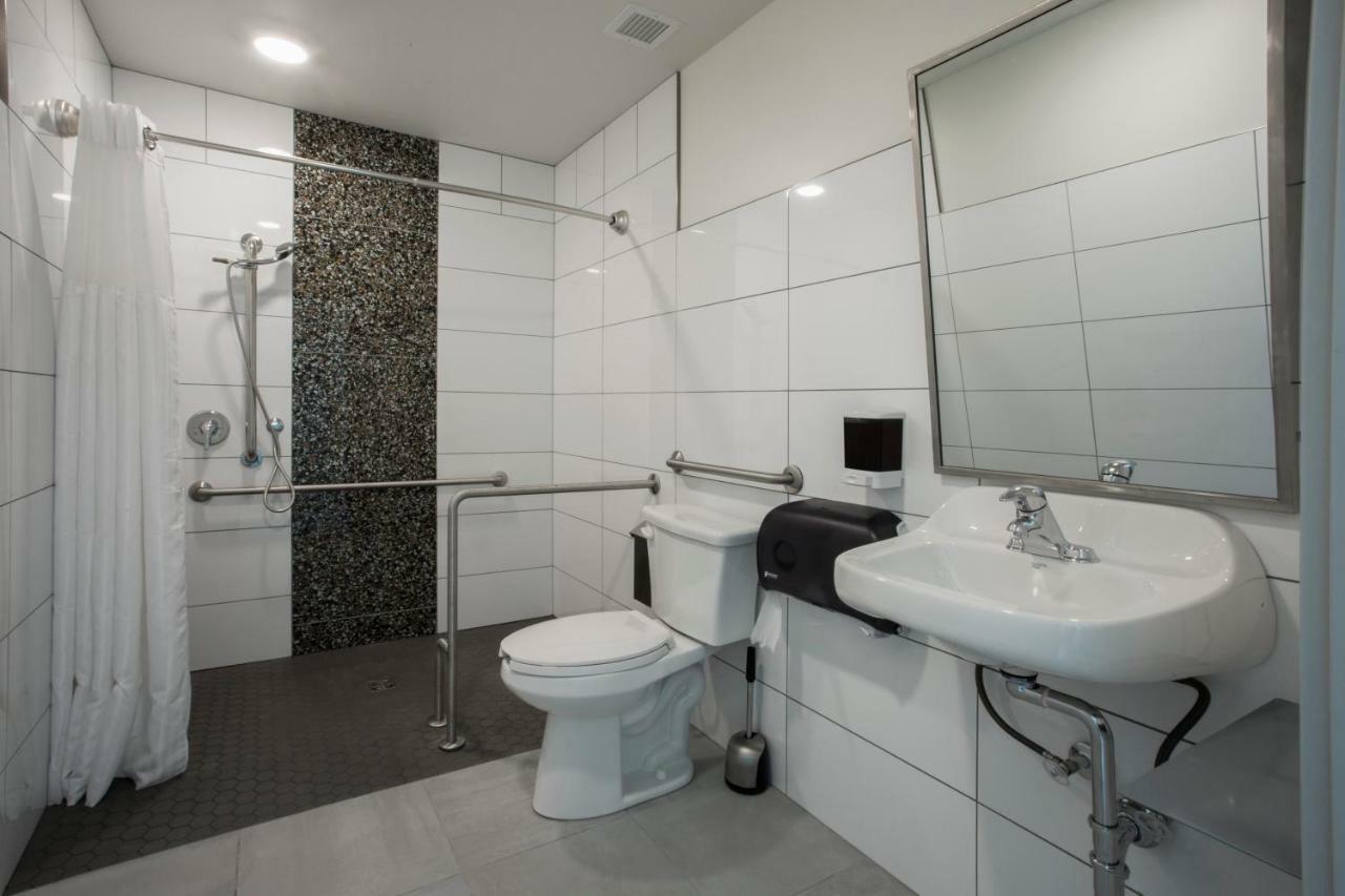 Twin Room Private Bathroom
