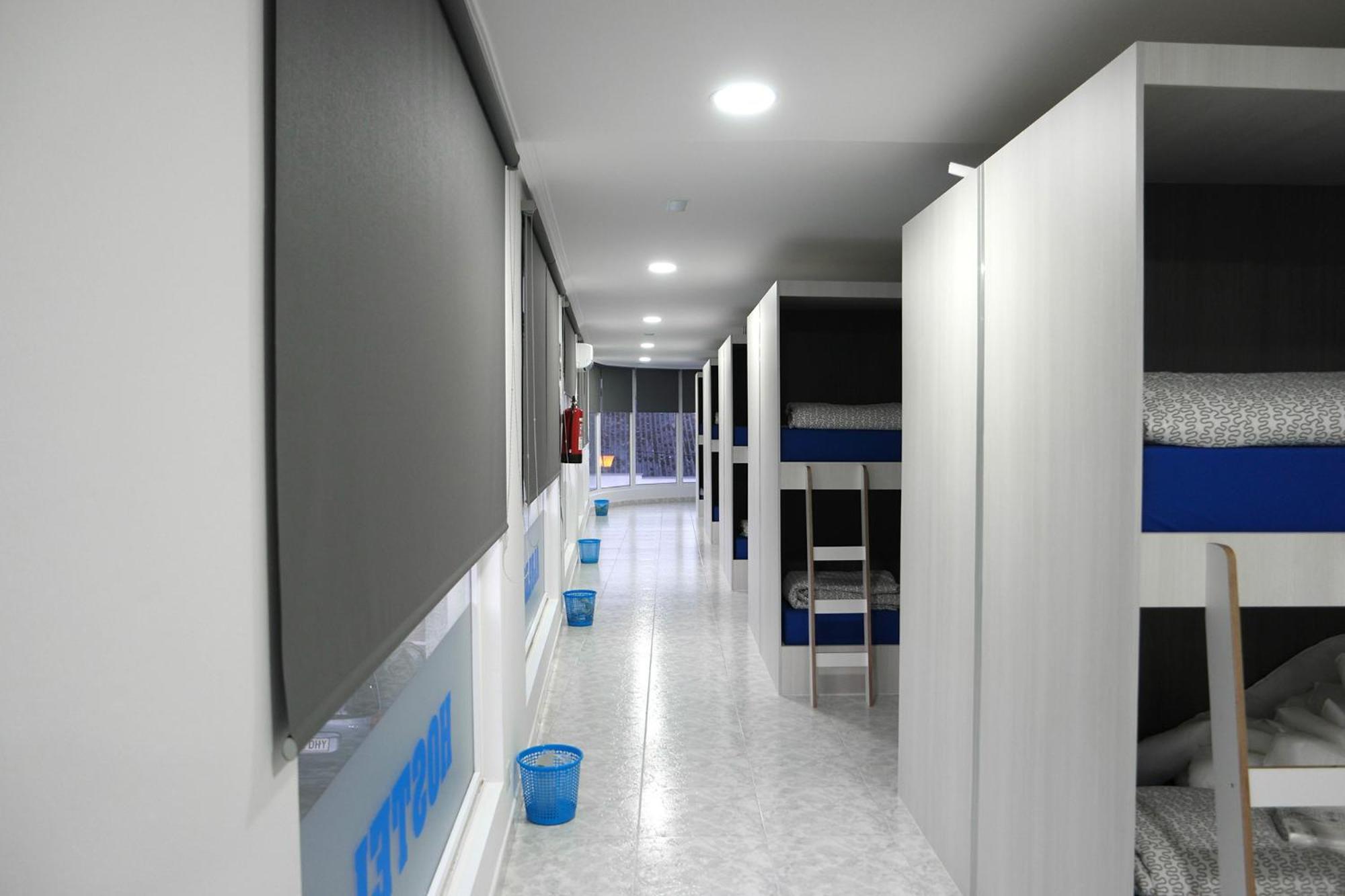 Single Bed Mixed Dormitory Room