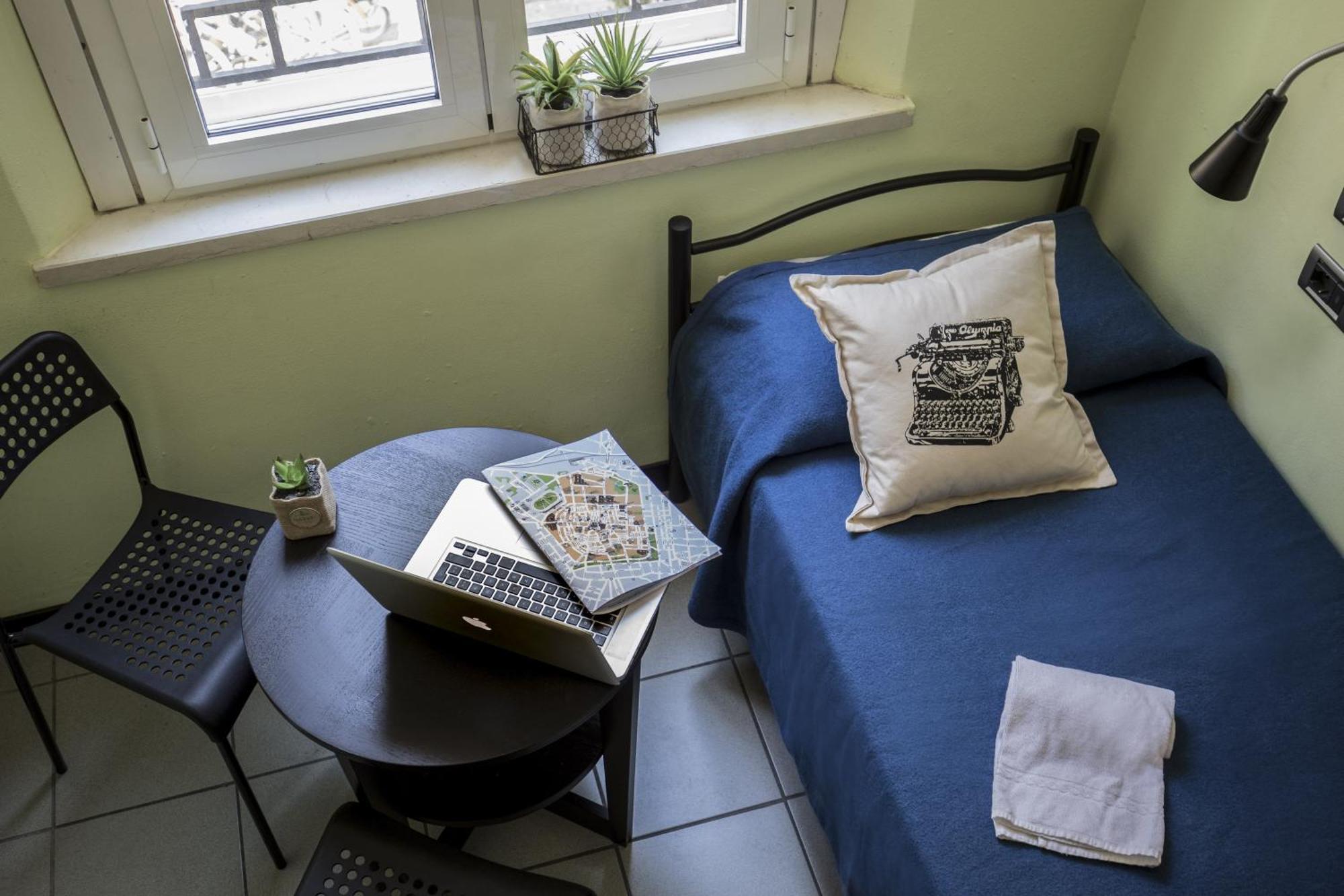 Posto Letto in Dormitorio Femminile con 3 Letti e Bagno Privato Esterno