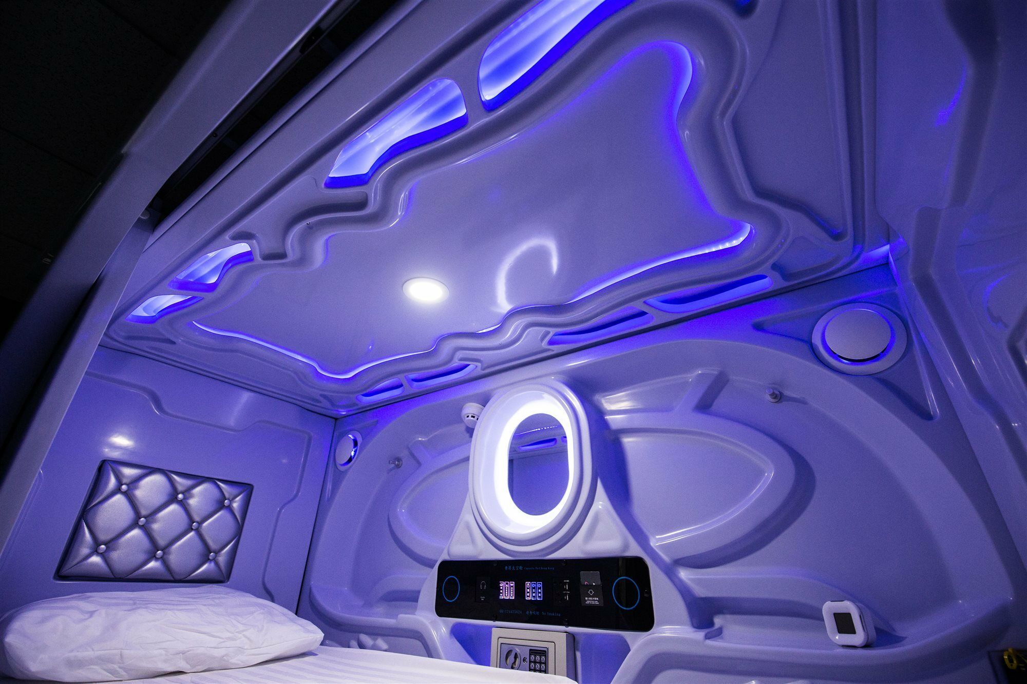 Lit Capsule dans Dortoir pour Femmes 6 Lits