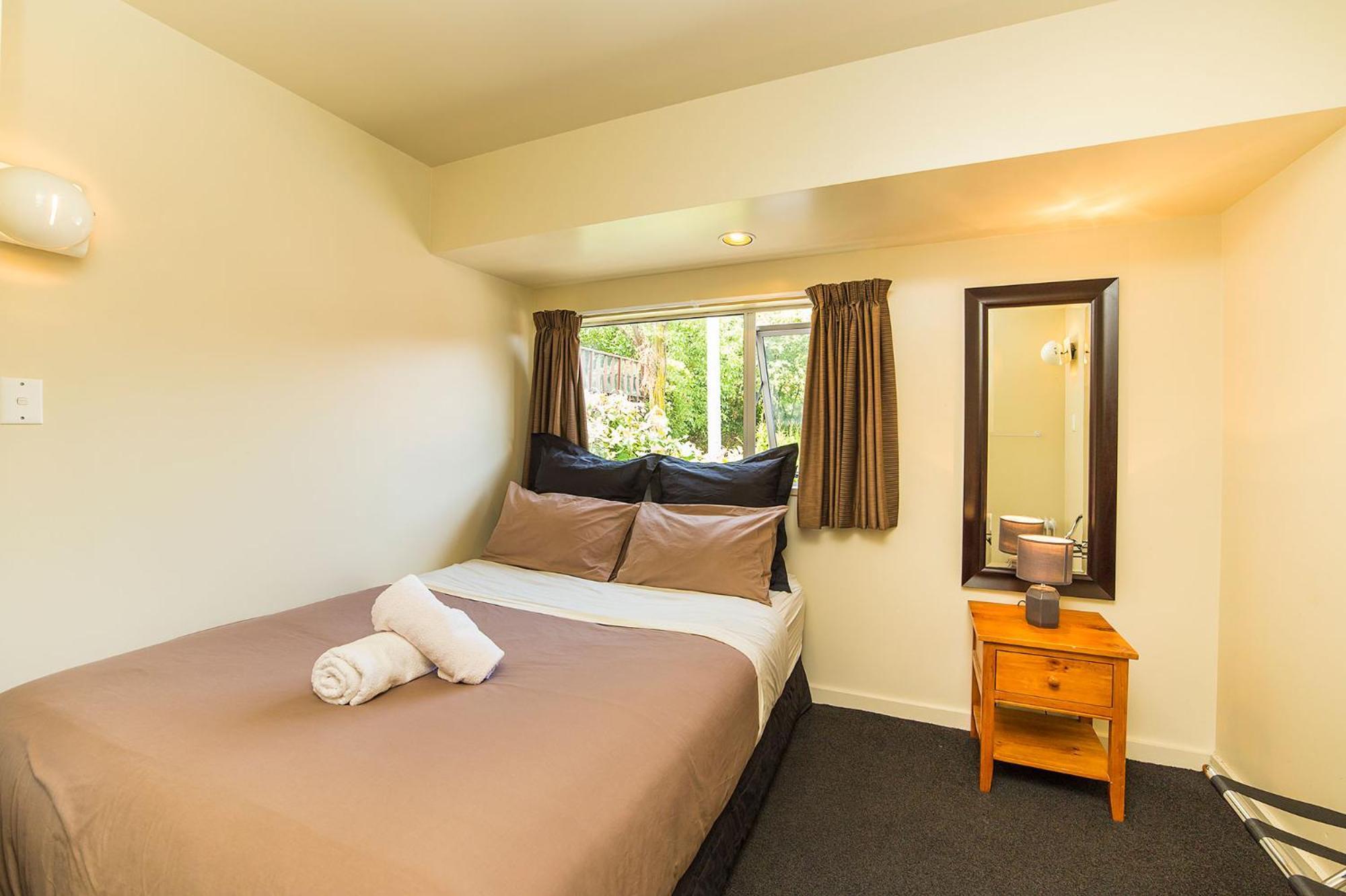 Private Queen Room