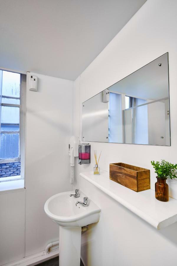 Cama en Habitación Compartida Mixta de 8 camas con baño compartido externo