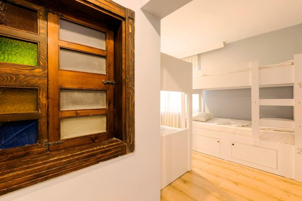 Bed in een Gemengde Slaapzaal met 6 Bedden