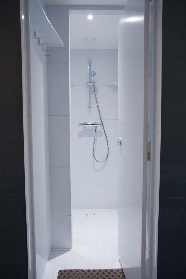 Posto Letto in Dormitorio Misto per 6 Persone